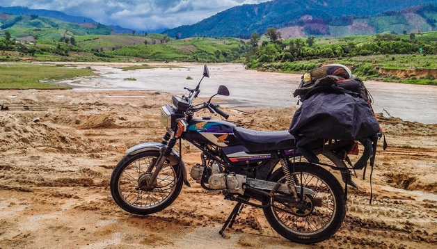 travel Vietnam by motorbike