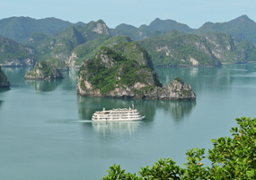 Sur la baie d’Halong avec la croisière d’Au Co 5 étoiles