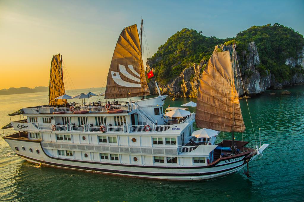 Sur la baie dHalong avec la croisire de Bahaya 5toiles