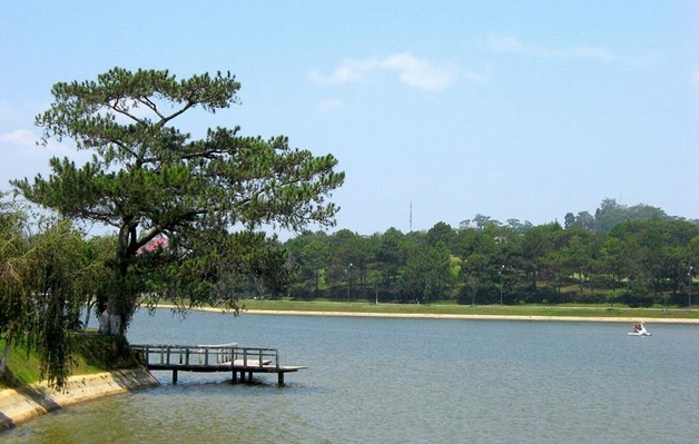 Xuan Huong Lake